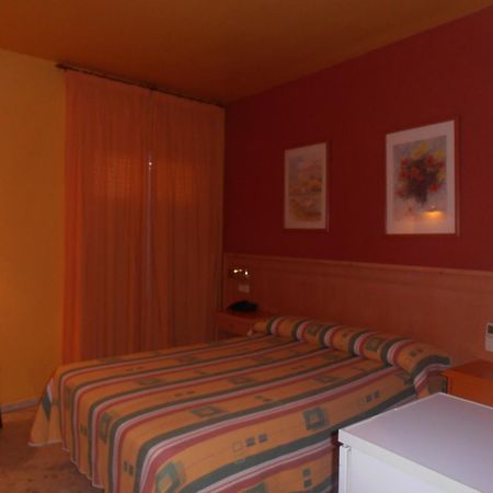 Hostal Carlos III Ел Ехидо Екстериор снимка