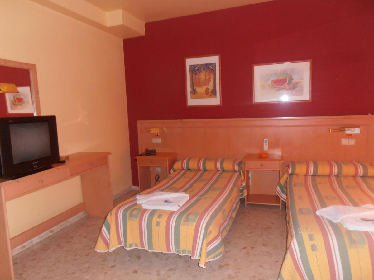 Hostal Carlos III Ел Ехидо Екстериор снимка