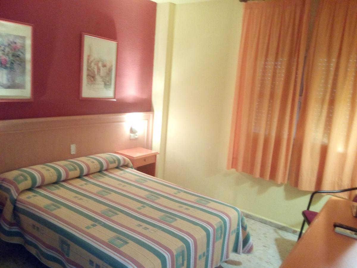 Hostal Carlos III Ел Ехидо Екстериор снимка