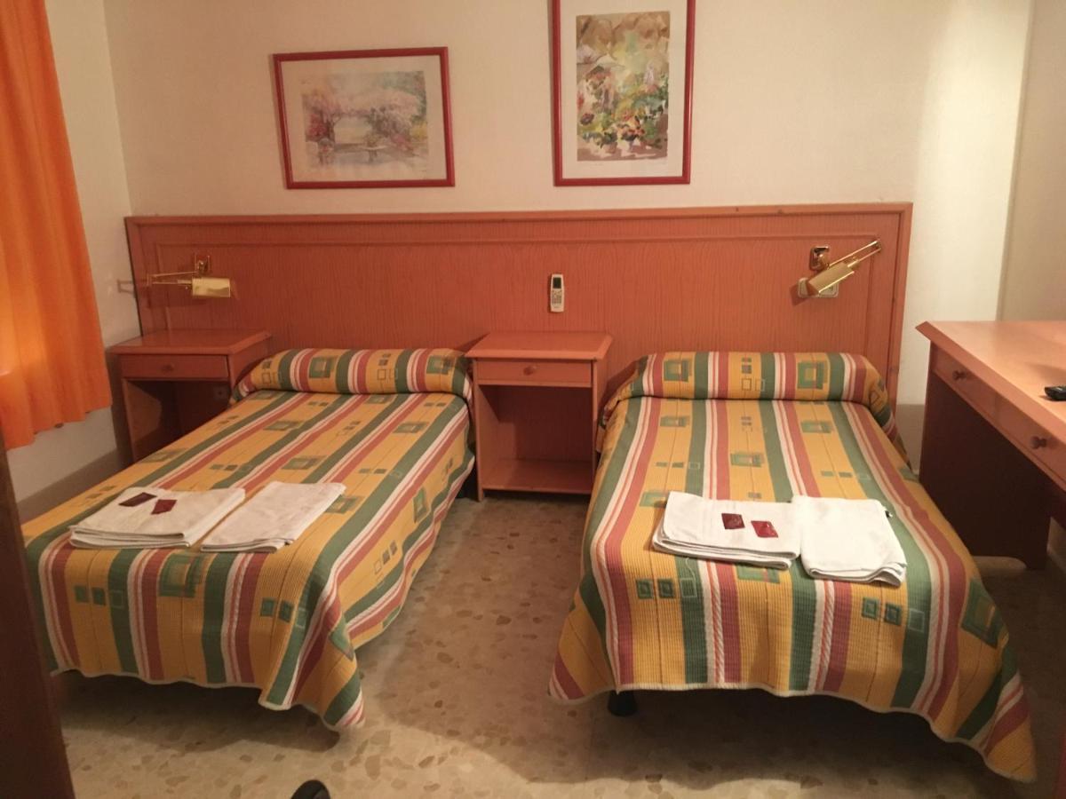 Hostal Carlos III Ел Ехидо Екстериор снимка