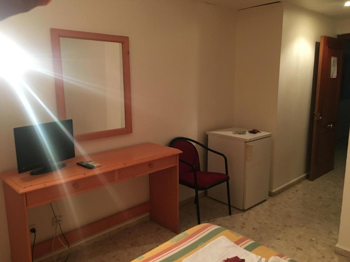 Hostal Carlos III Ел Ехидо Екстериор снимка