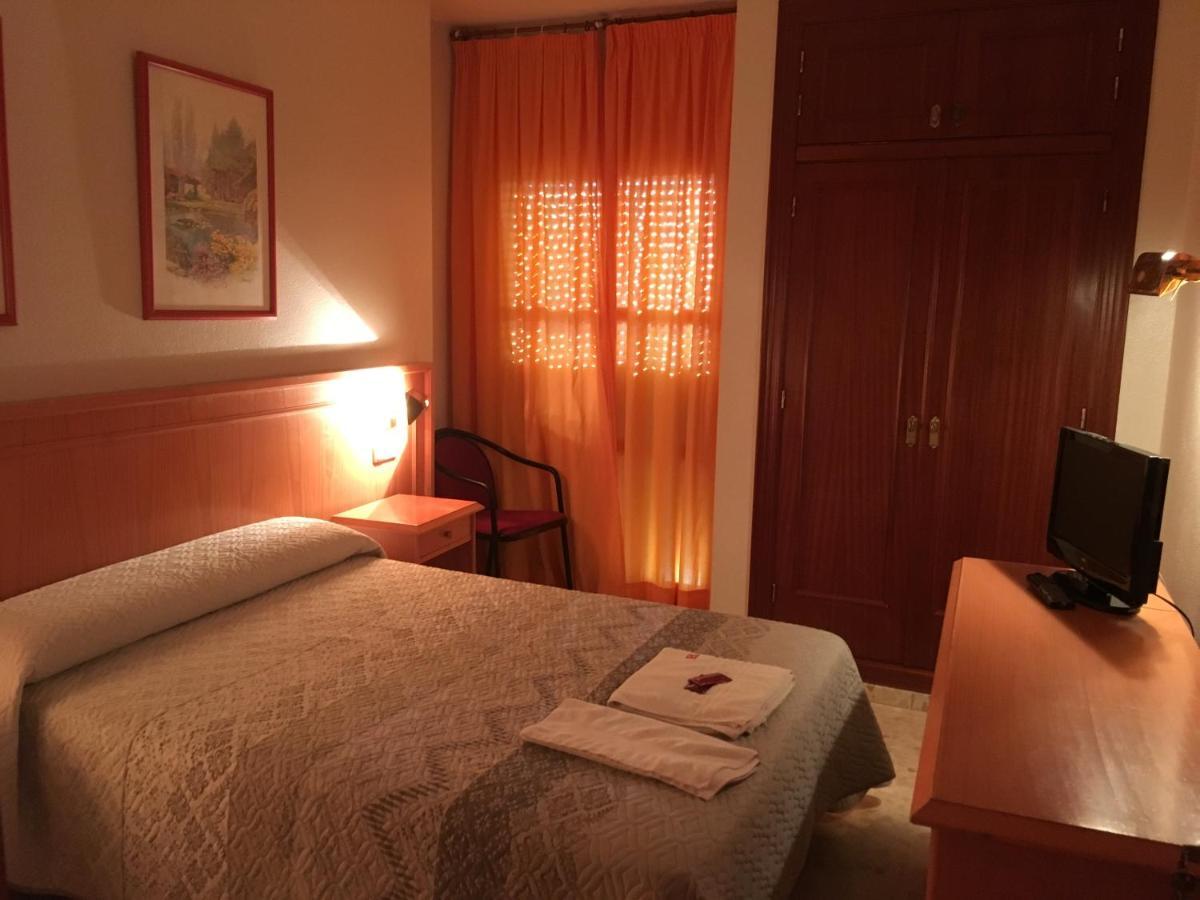 Hostal Carlos III Ел Ехидо Екстериор снимка