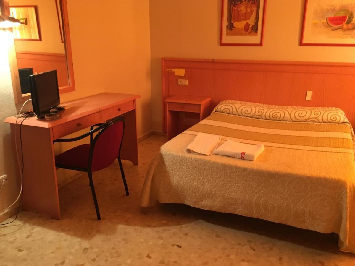 Hostal Carlos III Ел Ехидо Екстериор снимка
