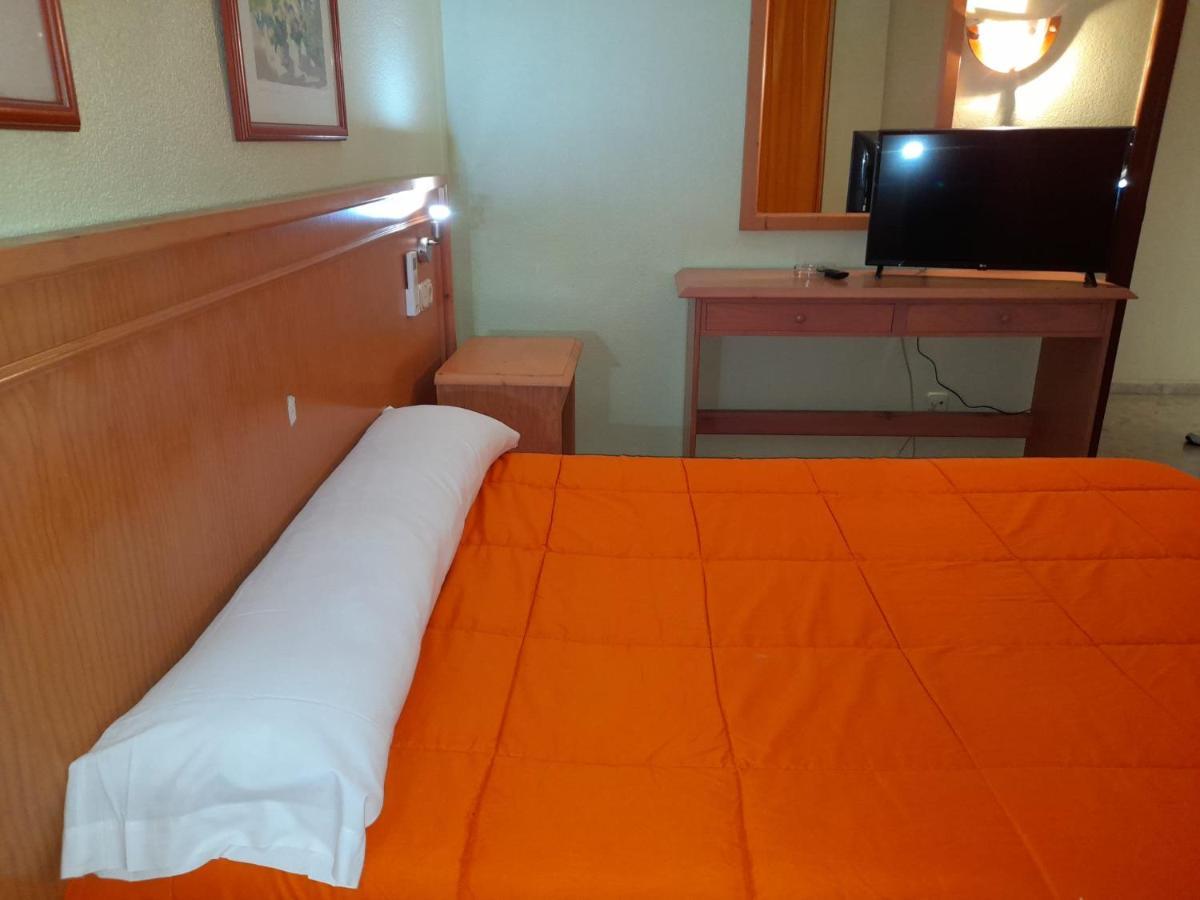 Hostal Carlos III Ел Ехидо Екстериор снимка