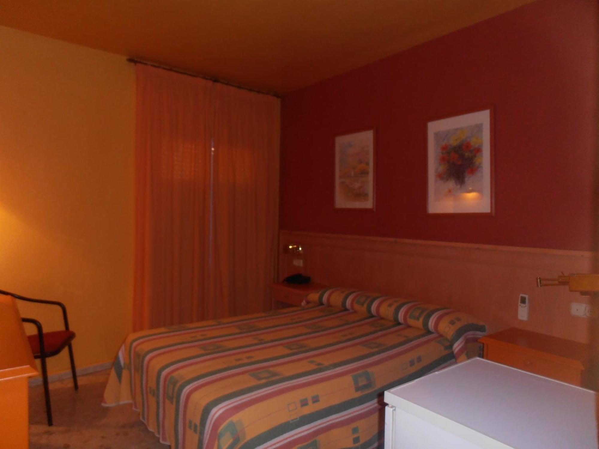 Hostal Carlos III Ел Ехидо Екстериор снимка