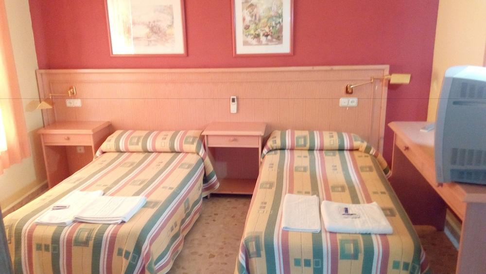 Hostal Carlos III Ел Ехидо Екстериор снимка