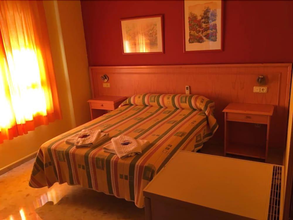 Hostal Carlos III Ел Ехидо Екстериор снимка